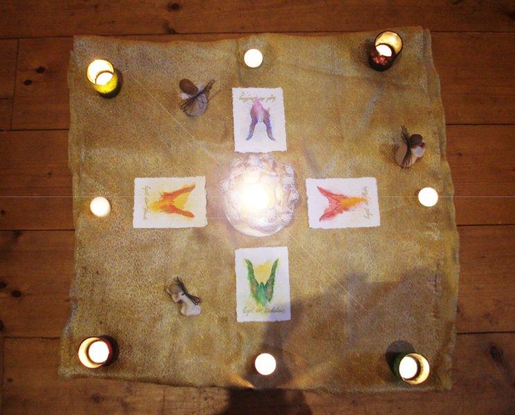 Meditationskerzen und Engelbilder